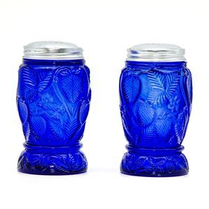 FENTON like Blue Strawberry Salt Pepper Shakers, Retro Kitchen MCM Cottagecore
